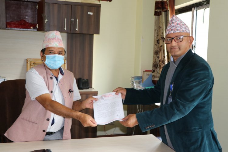 बाढी पिडितको दु:ख मा मलम बन्दै नमोबुद्ध नगरपालिका