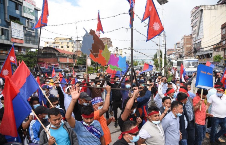 प्रधानमन्त्री केपी शर्मा ओलीको समर्थनमा सडक प्रदर्शन