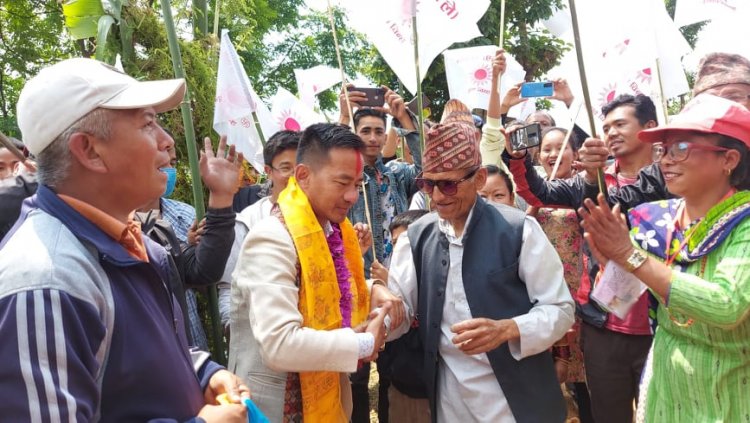 भुम्लुका बासिन्दाको जवाफ एमाले ले बिकास गरेको हुनाले भोट सुर्यमा